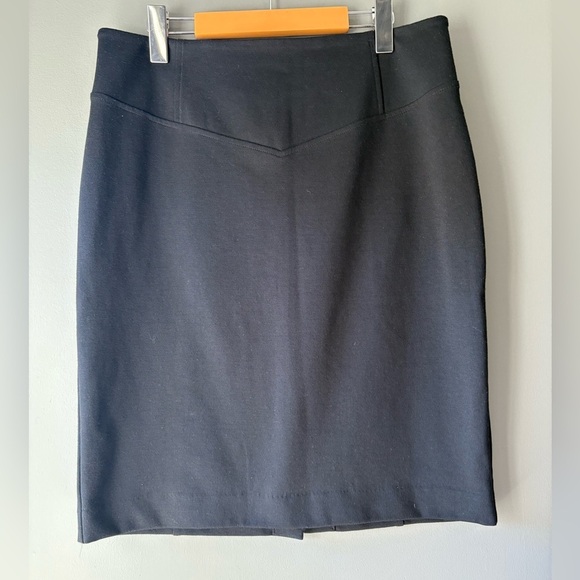 Michael Kors size 10 black mini business work skirt with slit, stretchy, fitted - Picture 1 of 5